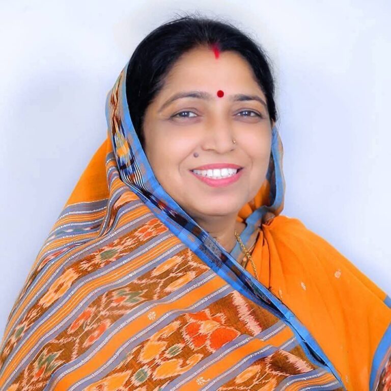आंगनबाड़ी कार्यकर्ताओं को साड़ी वितरण तय मापदंड और पारदर्शी प्रक्रिया के तहत