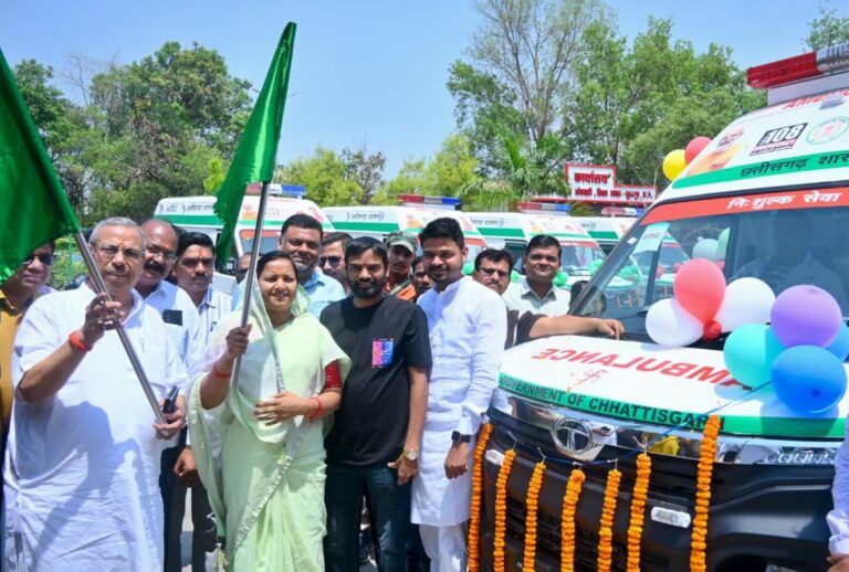 नवीन ‘108 संजीवनी एक्सप्रेस’ एम्बुलेंस को दिखाई हरी झंडी