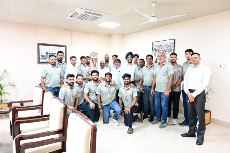 अखिल भारतीय रेल क्रिकेट प्रतियोगिता में दक्षिण पूर्व मध्य रेलवे की टीम उपविजेता