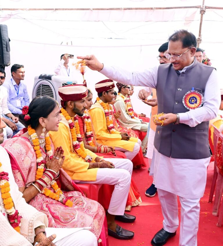 सामूहिक आदर्श विवाह कार्यक्रम सामाजिक समरसता और परंपरा का जीवंत उदाहरण बनकर उभरा, मुख्यमंत्री विष्णु देव साय
