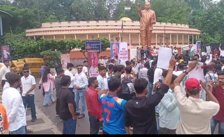 छत्तीसगढ़ में पेपर लीक  रोकने और शिक्षा व्यवस्था में सुधार को लेकर छात्रो का प्रदर्शन