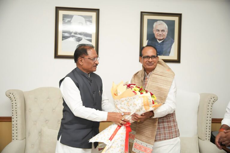मुख्यमंत्री से राज्य प्रशासनिक सेवा से भारतीय प्रशासनिक सेवा में नियुक्त हुए अधिकारियों ने की सौजन्य भेंट ..