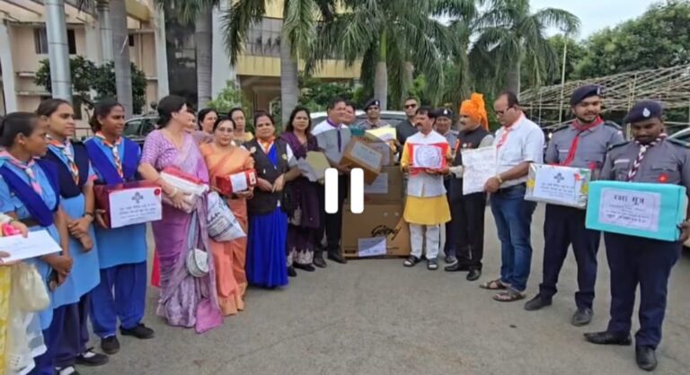 देश के वीर सपूतों को बहनों की राखियां